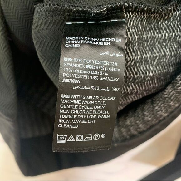 ‎Chico’s Zenergy size 0/4/6 black jacket - Picture 3 of 6